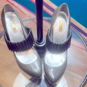 These will have the heel fixed, or can be purchased and you fix it 😑☺️🤷🏻‍♀️